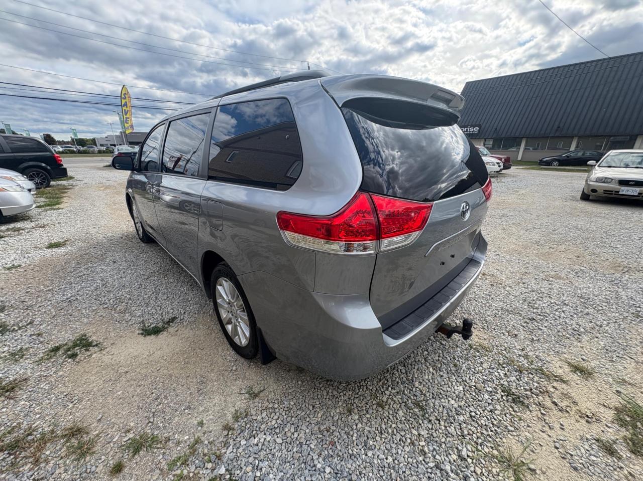 2011 Toyota Sienna 5dr 7-Pass Van V6 LE AWD with Safety and Warranty, Financing available Photo4