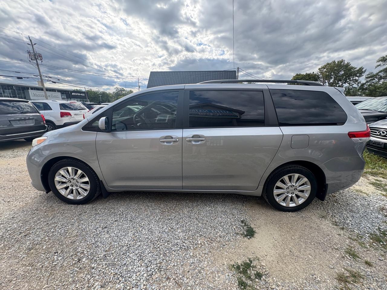 2011 Toyota Sienna 5dr 7-Pass Van V6 LE AWD with Safety and Warranty, Financing available Photo