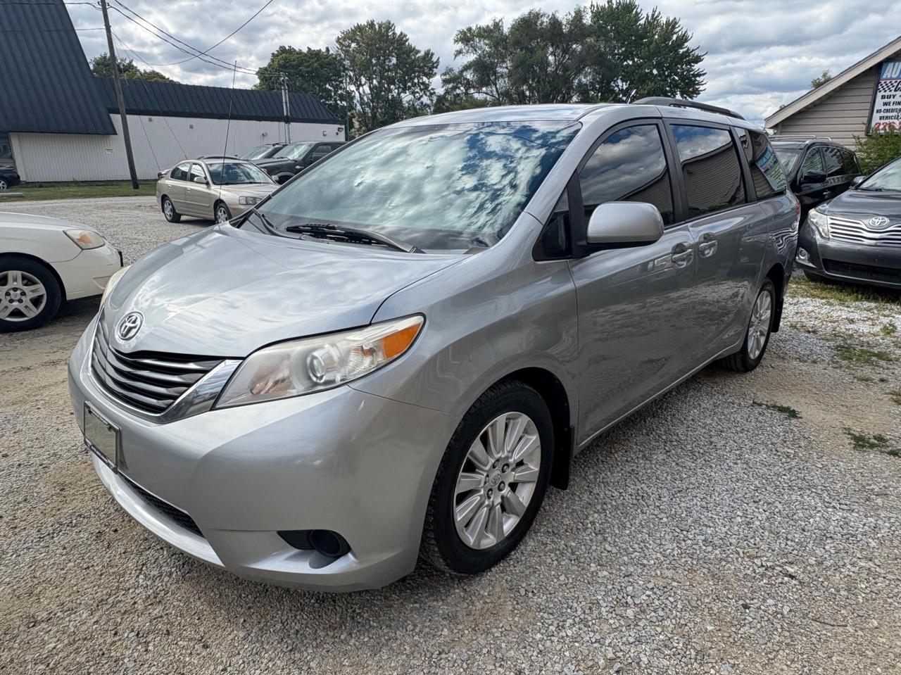 2011 Toyota Sienna 5dr 7-Pass Van V6 LE AWD with Safety and Warranty, Financing available Photo