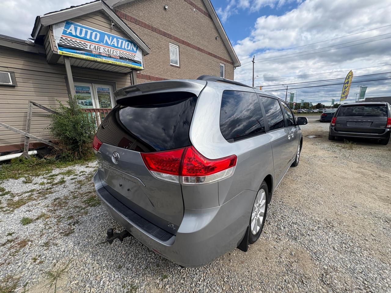 2011 Toyota Sienna 5dr 7-Pass Van V6 LE AWD with Safety and Warranty, Financing available Photo