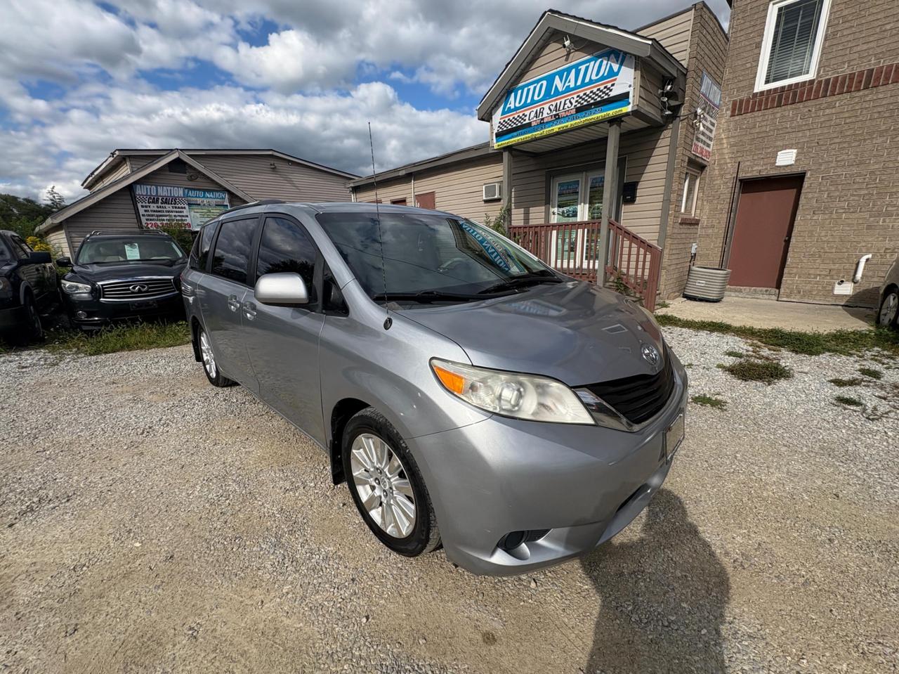 2011 Toyota Sienna 5dr 7-Pass Van V6 LE AWD with Safety and Warranty, Financing available Photo