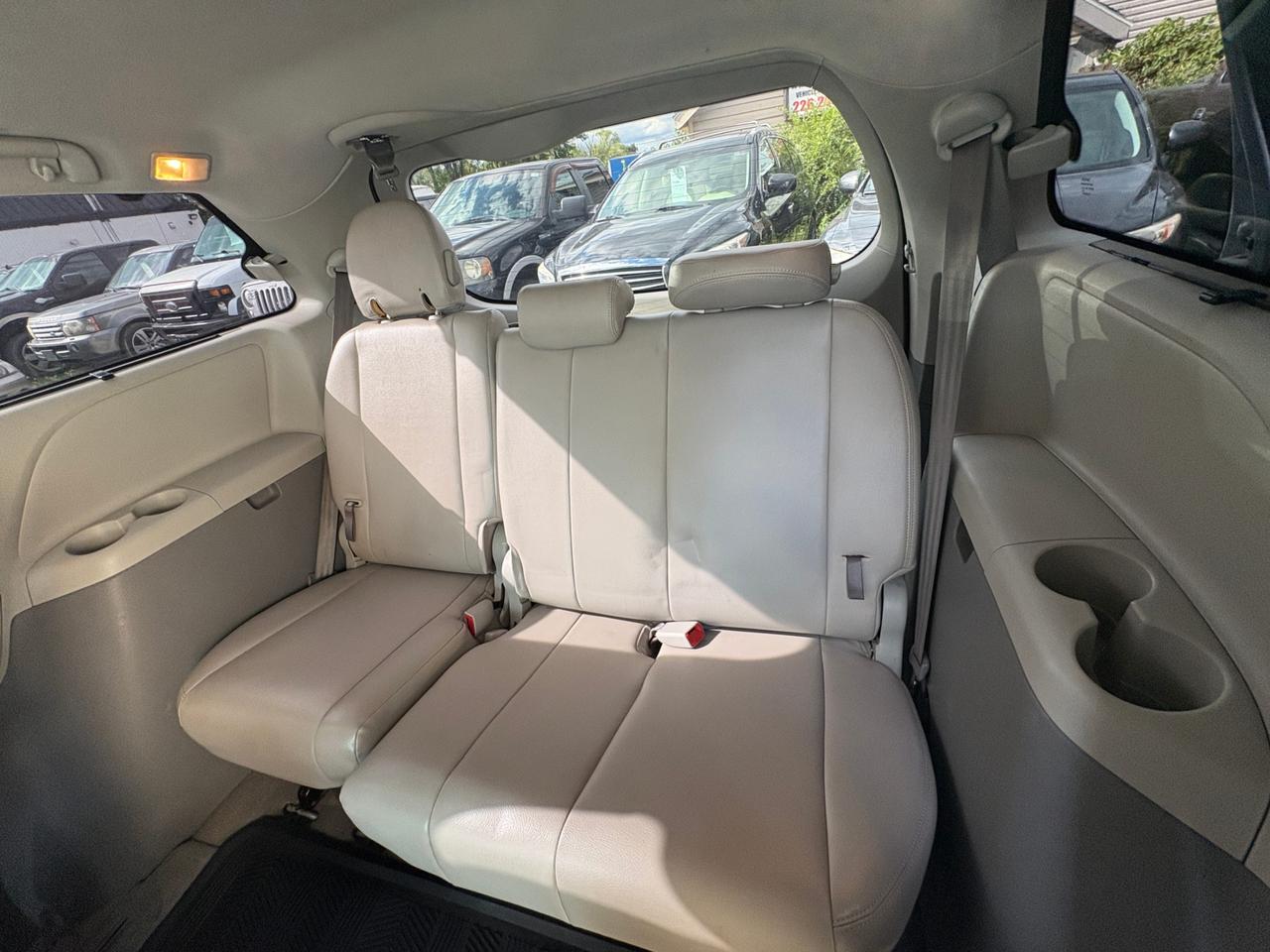 2011 Toyota Sienna 5dr 7-Pass Van V6 LE AWD with Safety and Warranty, Financing available Photo