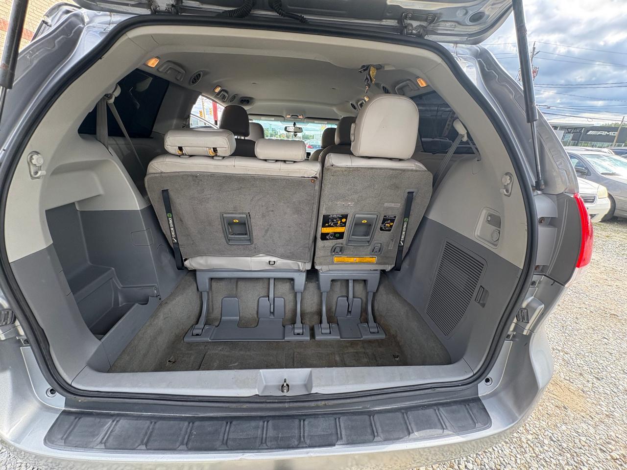 2011 Toyota Sienna 5dr 7-Pass Van V6 LE AWD with Safety and Warranty, Financing available Photo