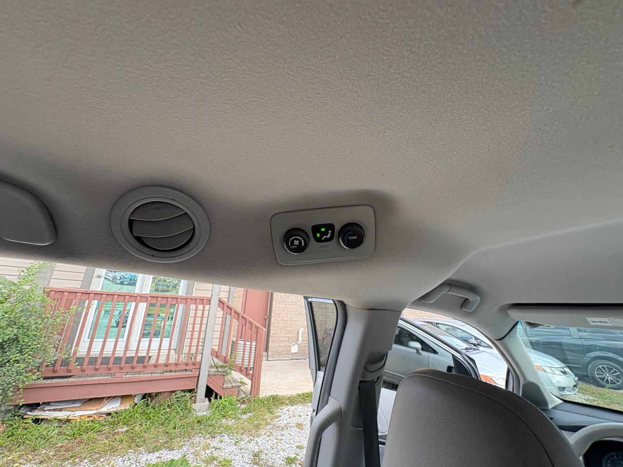 2011 Toyota Sienna 5dr 7-Pass Van V6 LE AWD with Safety and Warranty, Financing available Photo