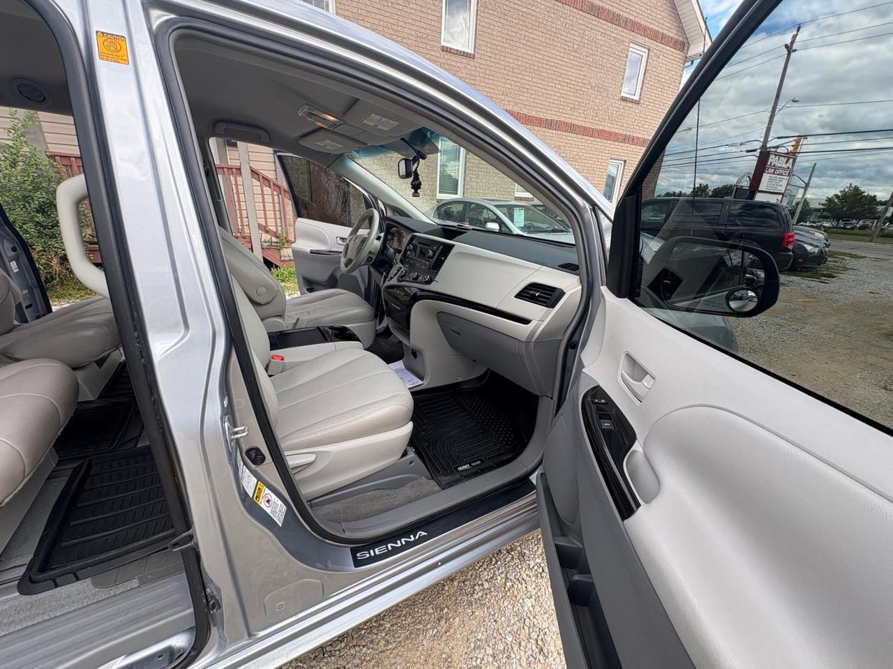 2011 Toyota Sienna 5dr 7-Pass Van V6 LE AWD with Safety and Warranty, Financing available Photo