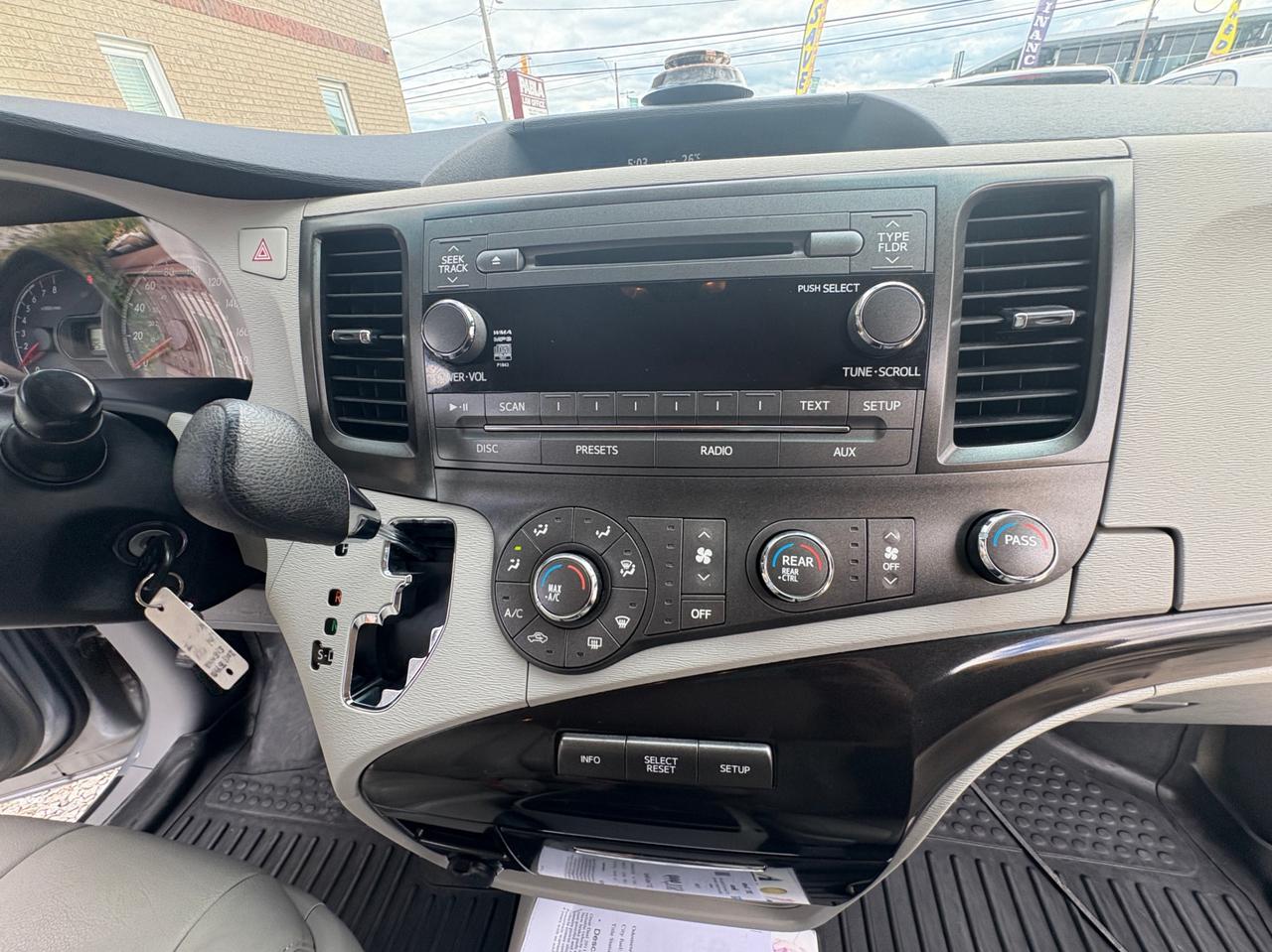 2011 Toyota Sienna 5dr 7-Pass Van V6 LE AWD with Safety and Warranty, Financing available Photo