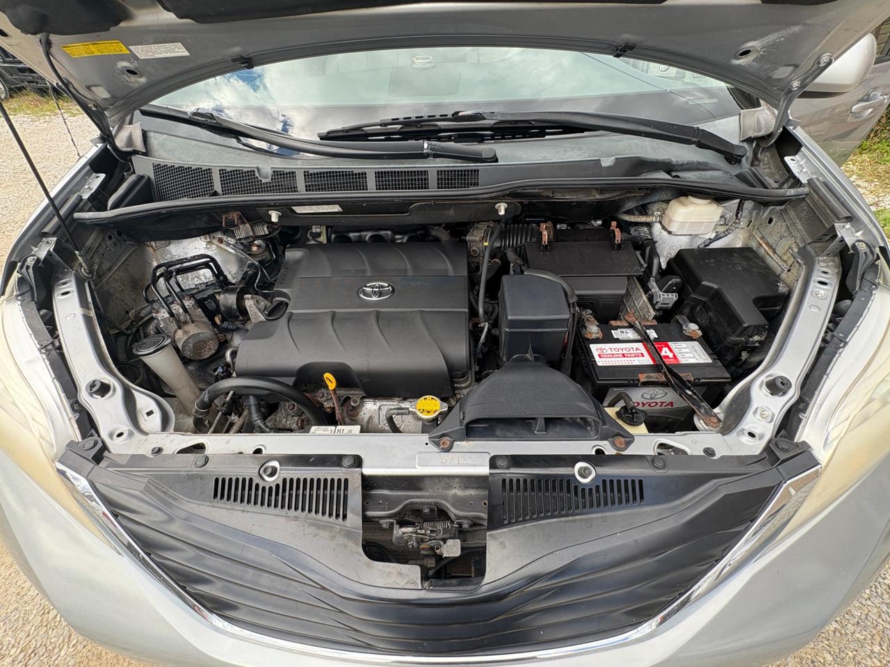 2011 Toyota Sienna 5dr 7-Pass Van V6 LE AWD with Safety and Warranty, Financing available Photo