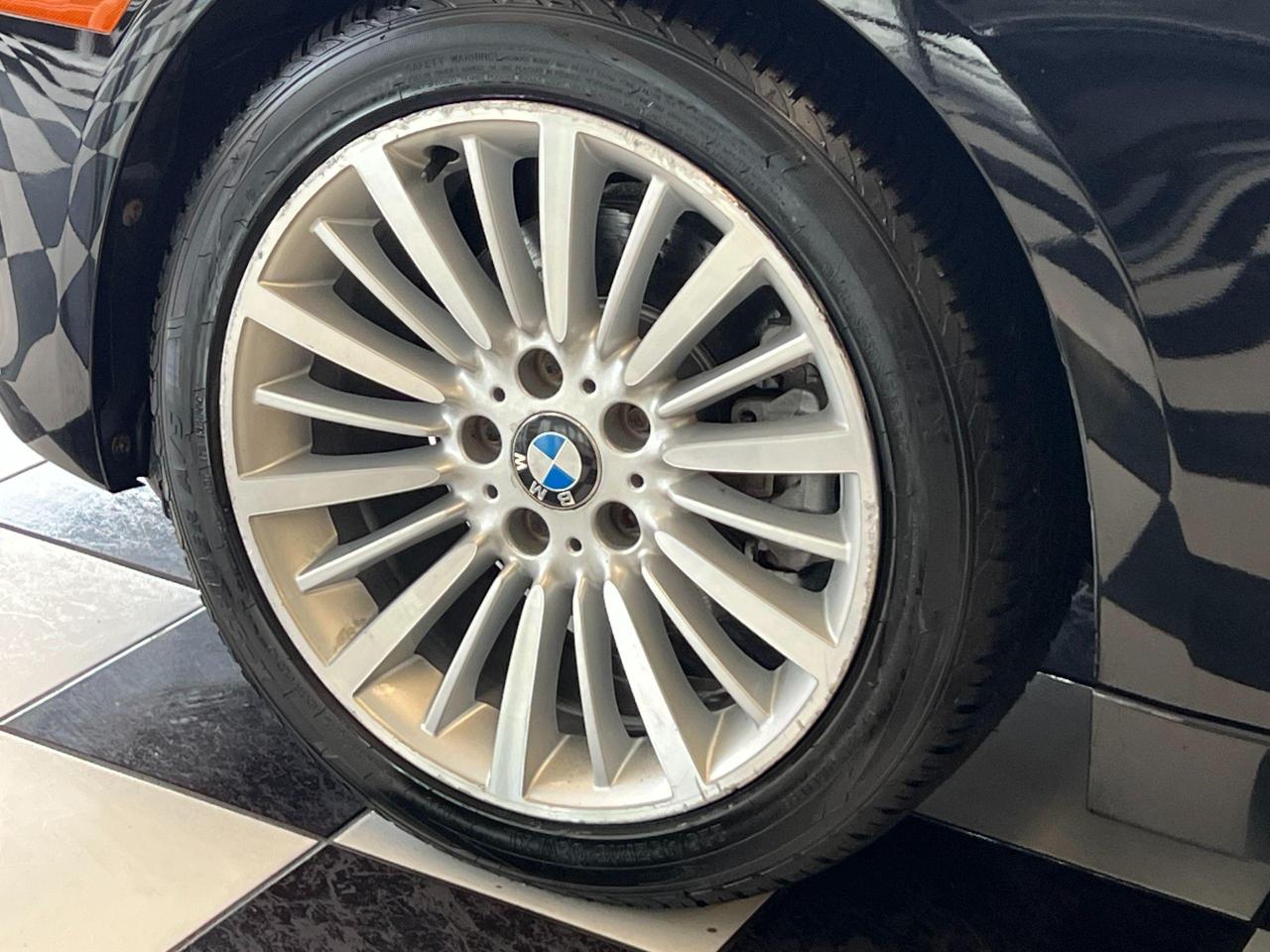 2015 BMW 3 Series 320i Xdrive+New Tires+Roof+Leather+CLEAN CARFAX Photo54