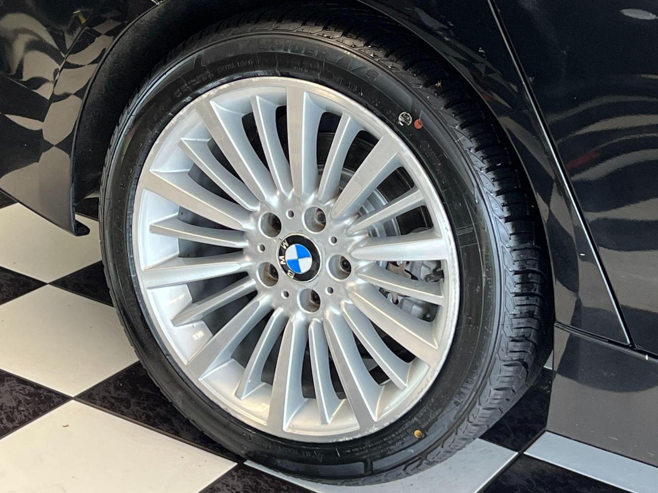 2015 BMW 3 Series 320i Xdrive+New Tires+Roof+Leather+CLEAN CARFAX Photo122