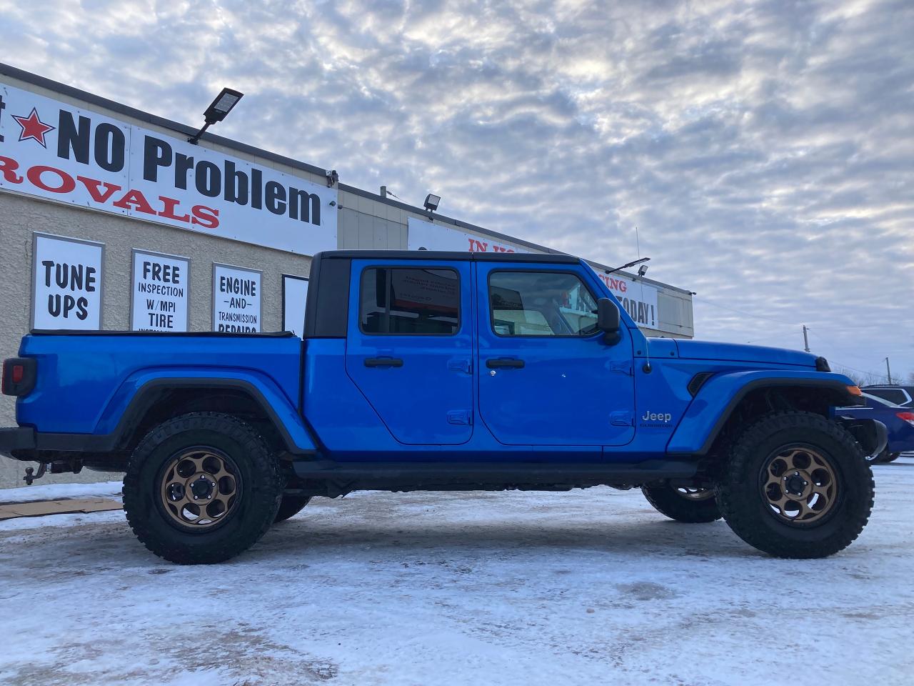 2020 Jeep Gladiator Overland - Photo #2