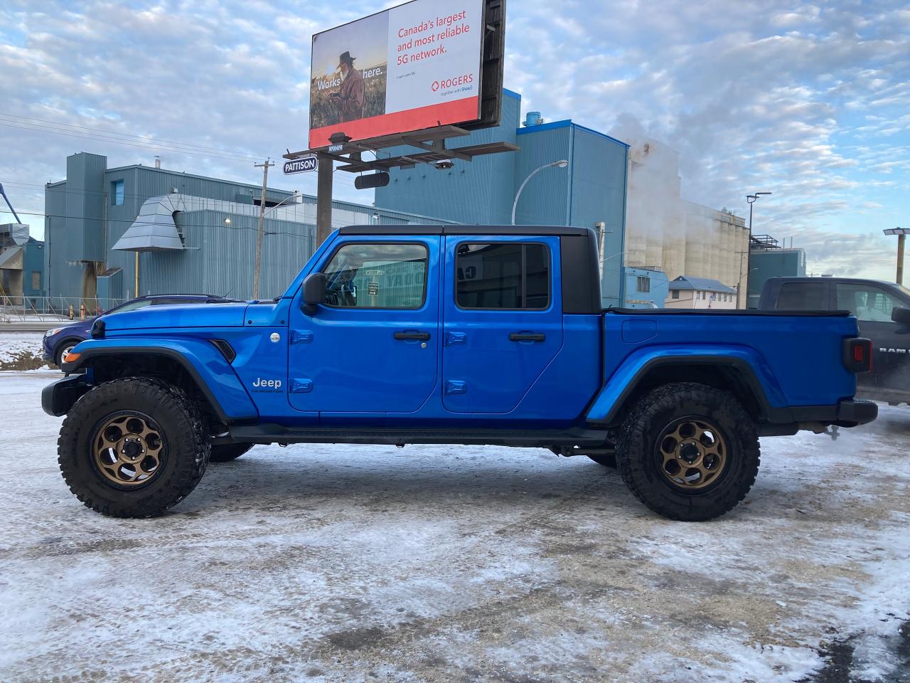2020 Jeep Gladiator Overland - Photo #3