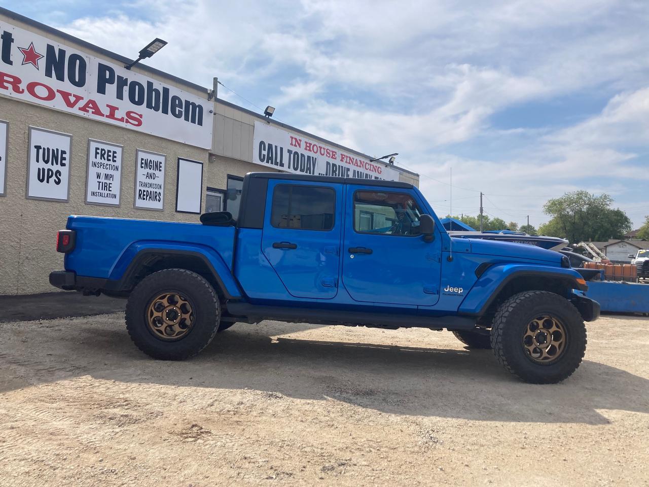 2020 Jeep Gladiator Overland - Photo #2