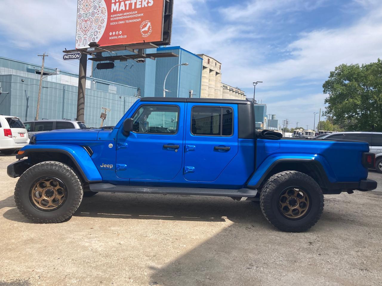 2020 Jeep Gladiator Overland - Photo #3