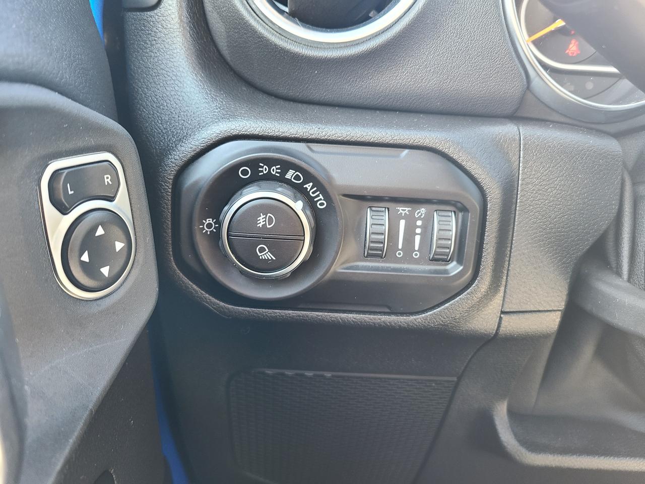 2020 Jeep Gladiator Overland - Photo #26