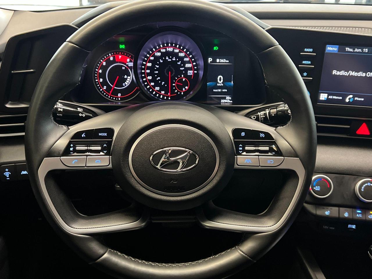 2021 Hyundai Elantra Preferred+ApplePlay+LaneKeep+Tinted+CLEAN CARFAX - Photo #9