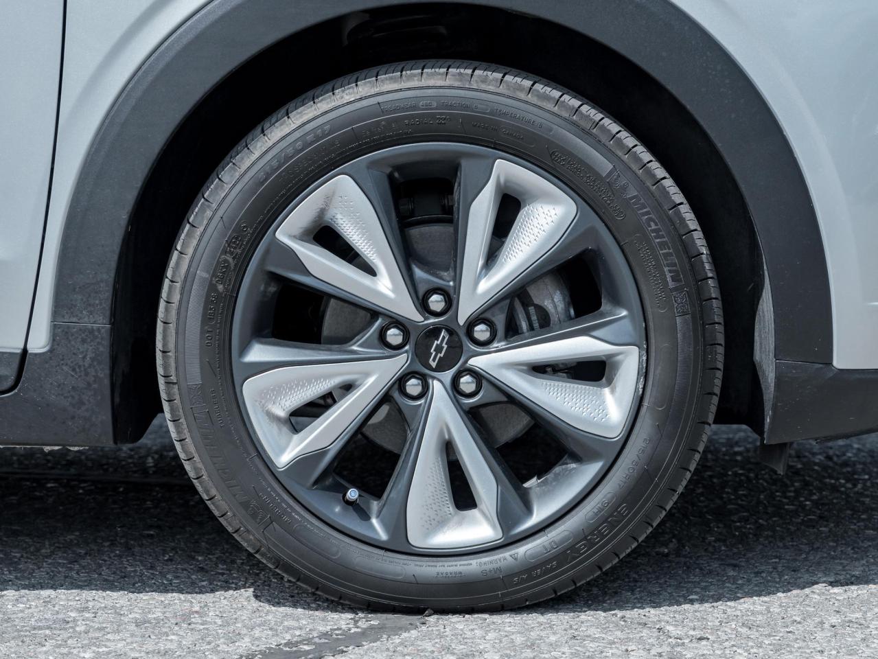 2023 Chevrolet Bolt EUV LT True North Photo3