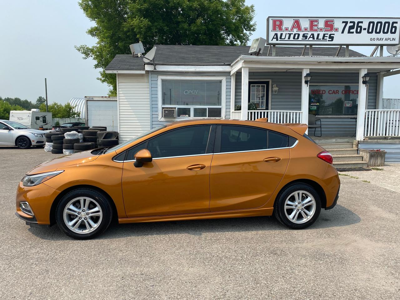 2017 Chevrolet Cruze 4DR HB 1.4L LT W/1SD - Photo #2