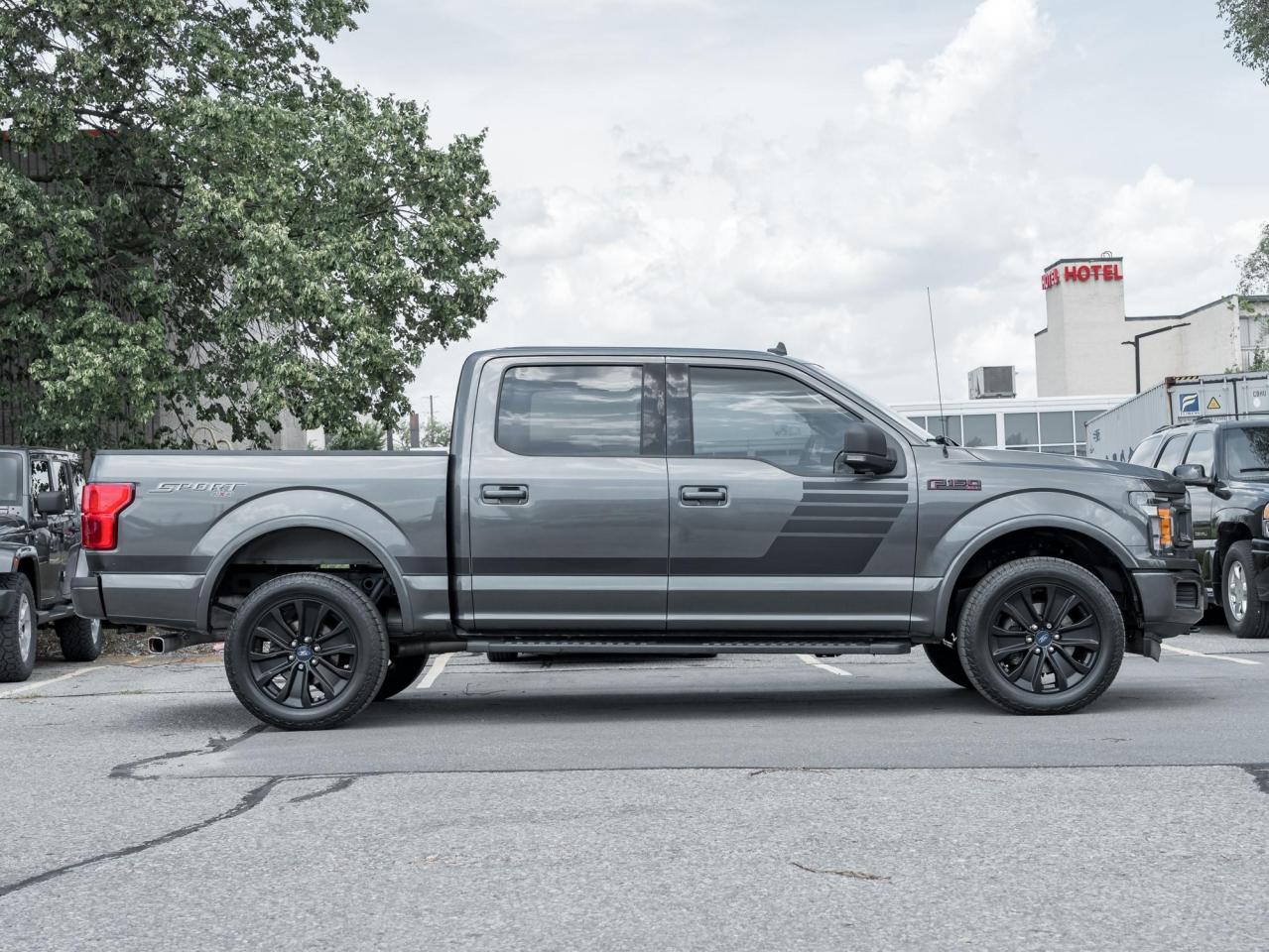 2019 Ford F-150 XLT Photo3