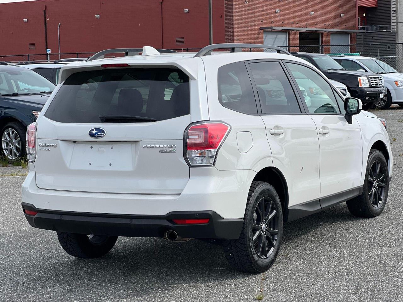 2017 Subaru Forester 5dr Wgn CVT 2.5i Touring w/Tech Pkg - Photo #4
