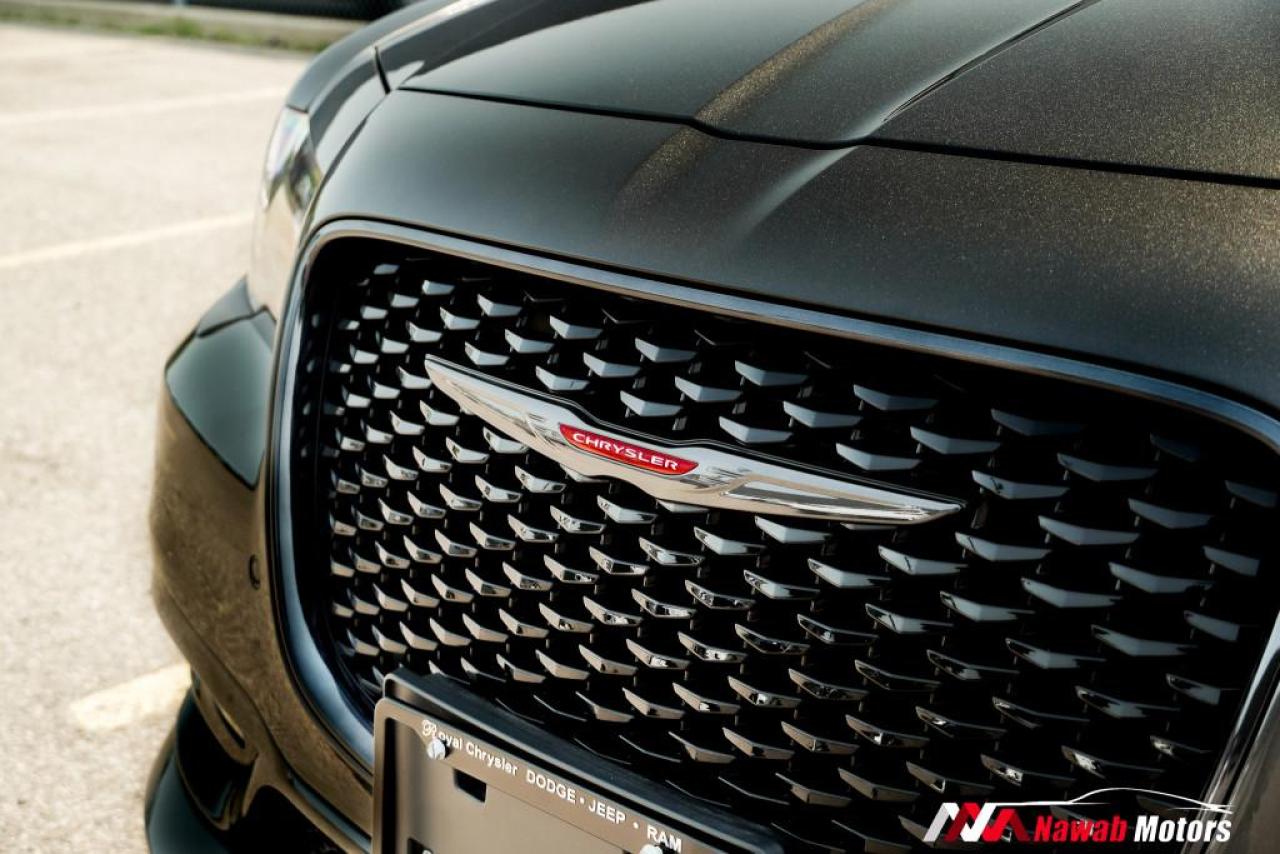 2023 Chrysler 300 300S|LEATHER INTERIOR|ALPINE AUDIO|PANORAMIC ROOF|ALLOYS| Photo2