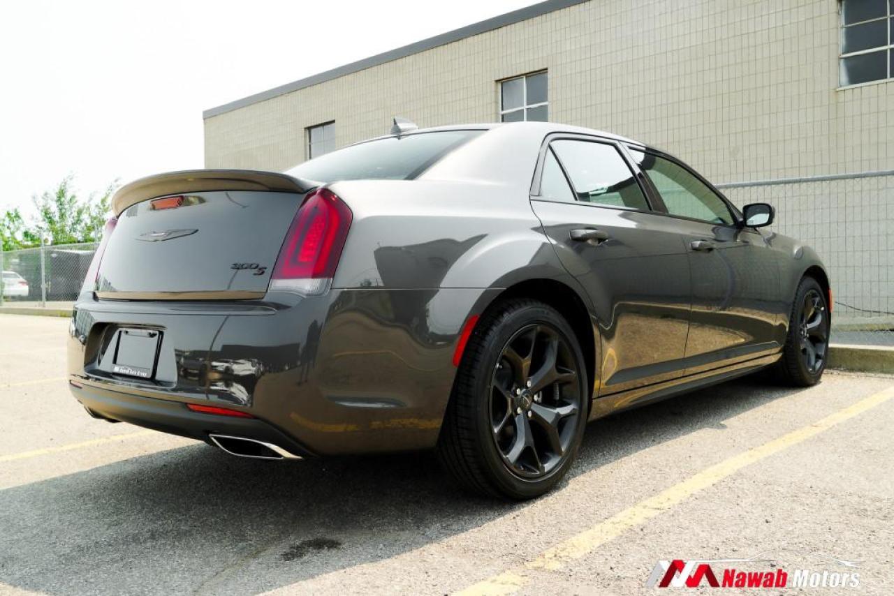 2023 Chrysler 300 300S|LEATHER INTERIOR|ALPINE AUDIO|PANORAMIC ROOF|ALLOYS| Photo4