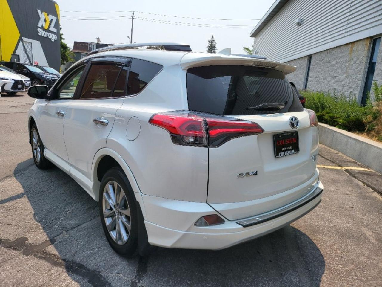 2017 Toyota RAV4 PLATINUM LIMITED AWD-LEATHER-SUNROOF-NAVIGATION Photo4