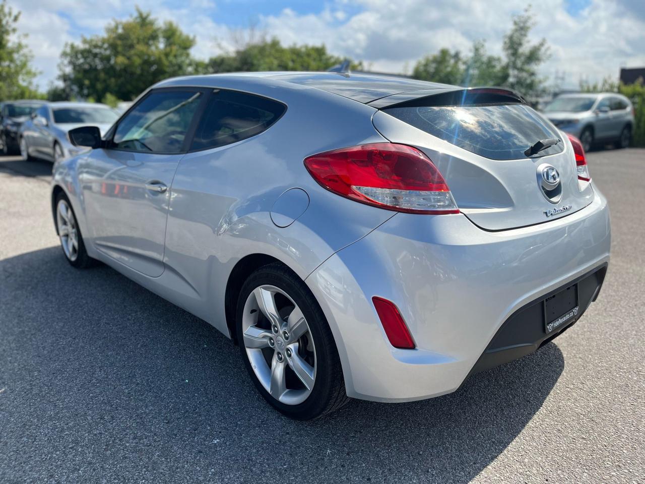 2015 Hyundai Veloster  - Photo #7