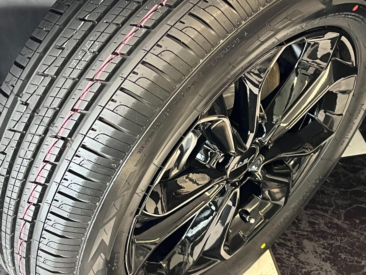 2020 Hyundai Santa Fe Essential AWD+New Tires+AdaptiveCruise+CLEANCARFAX - Photo #11