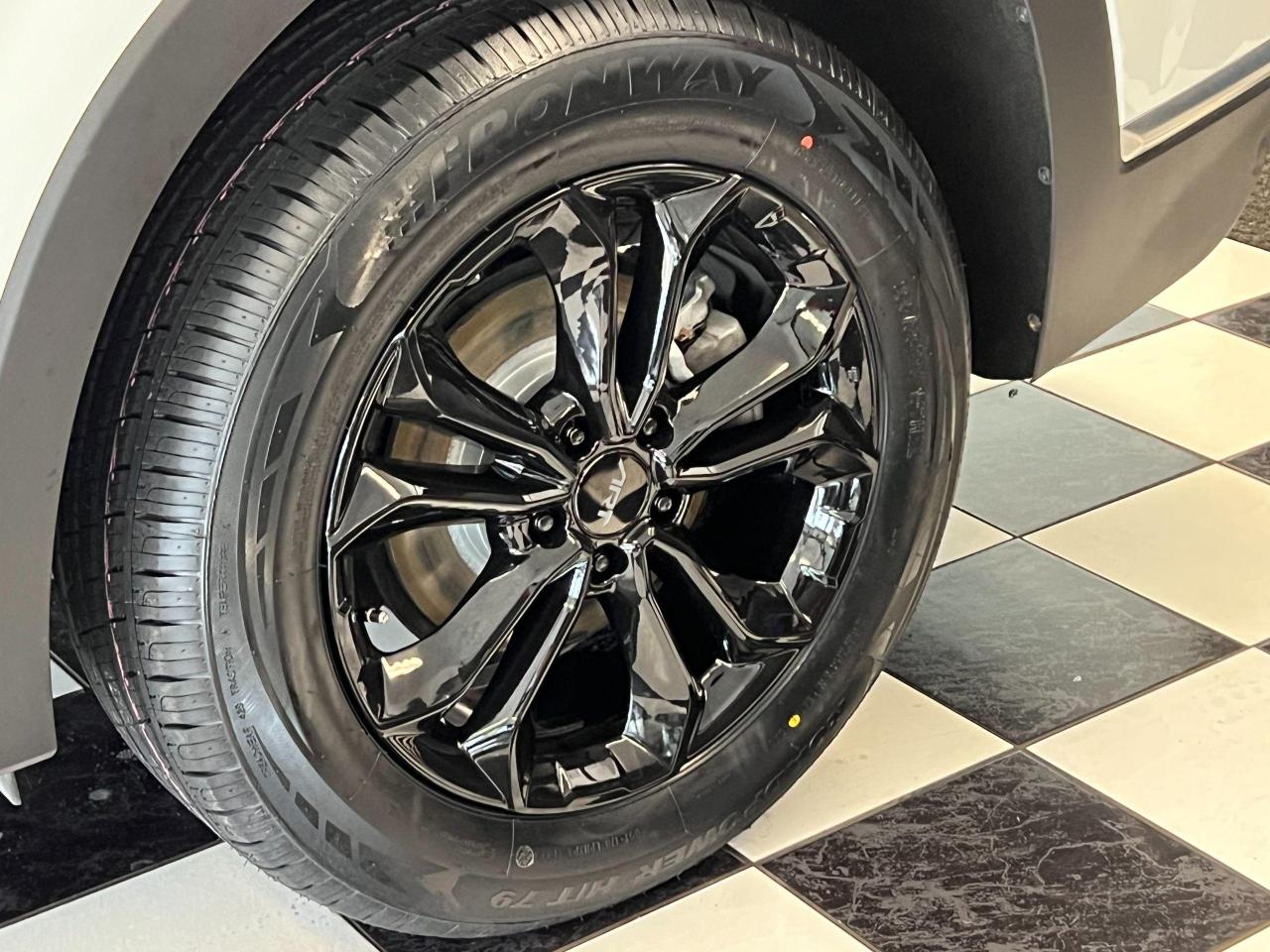 2020 Hyundai Santa Fe Essential AWD+New Tires+AdaptiveCruise+CLEANCARFAX - Photo #46