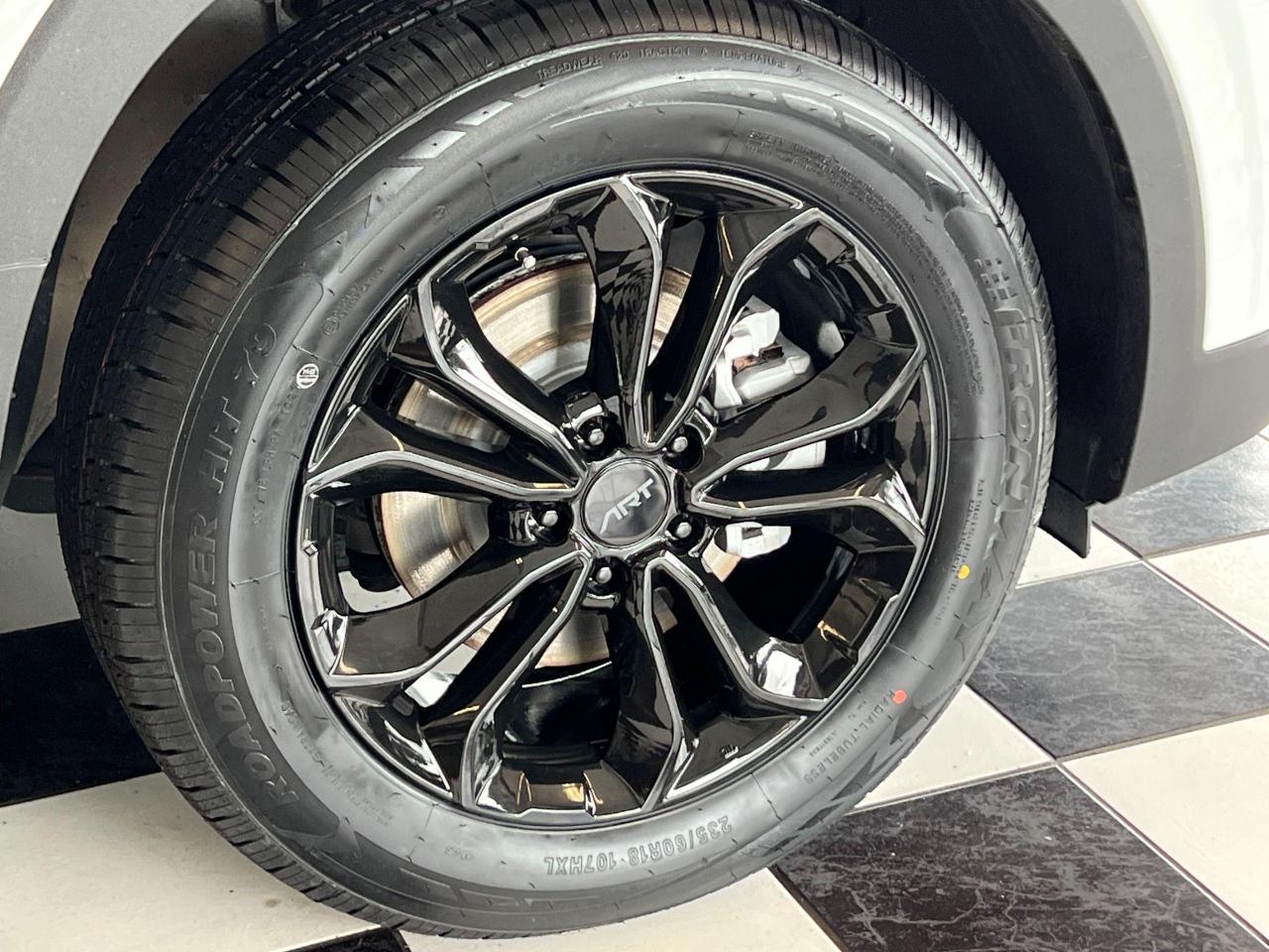 2020 Hyundai Santa Fe Essential AWD+New Tires+AdaptiveCruise+CLEANCARFAX - Photo #48