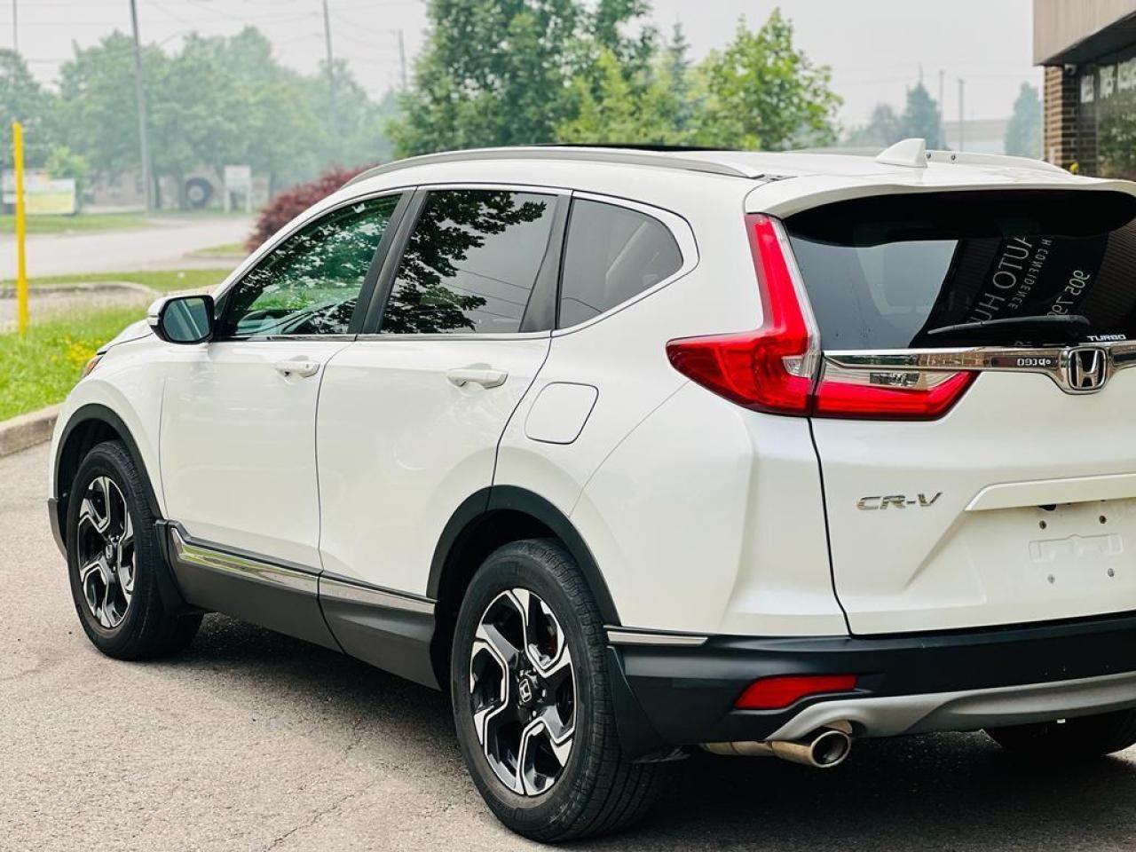 2018 Honda CR-V Touring AWD Photo3