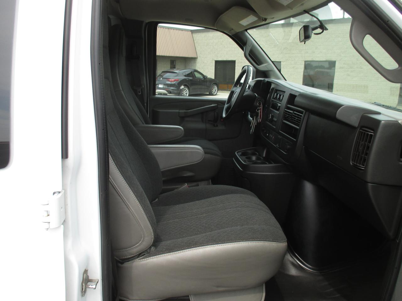 2020 GMC Savana 2500 RWD 2500 135" - Photo #8