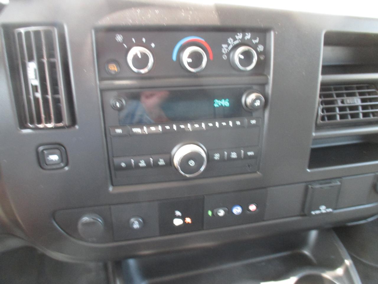 2022 GMC Savana 2500 RWD 2500 135" with racks and shelves - Photo #17
