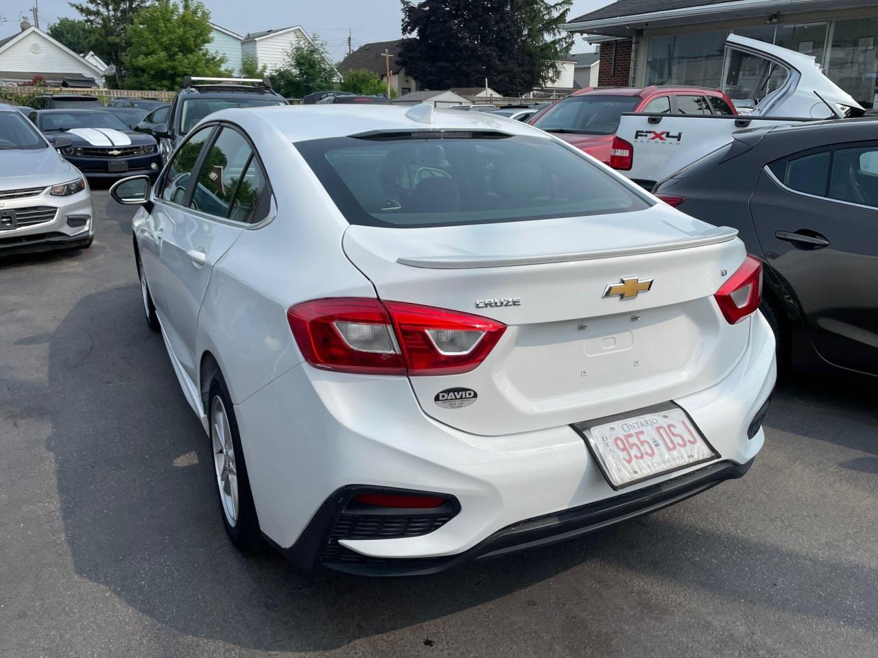 2017 Chevrolet Cruze LT *BLIND SPOT ASSIST, BACKUP CAM, HEATED SEATS* - Photo #6