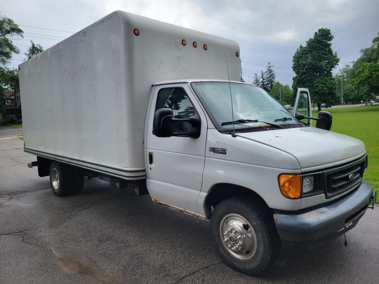 2005 Ford E450 