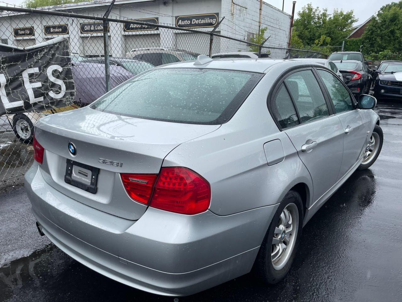 2009 BMW 3 Series 328i xDrive *AWD, LEATHER HEATED SEATS, SUNROOF* - Photo #4