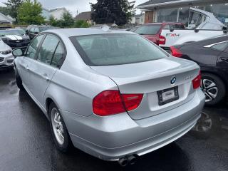 2009 BMW 3 Series 328i xDrive *AWD, LEATHER HEATED SEATS, SUNROOF* - Photo #6