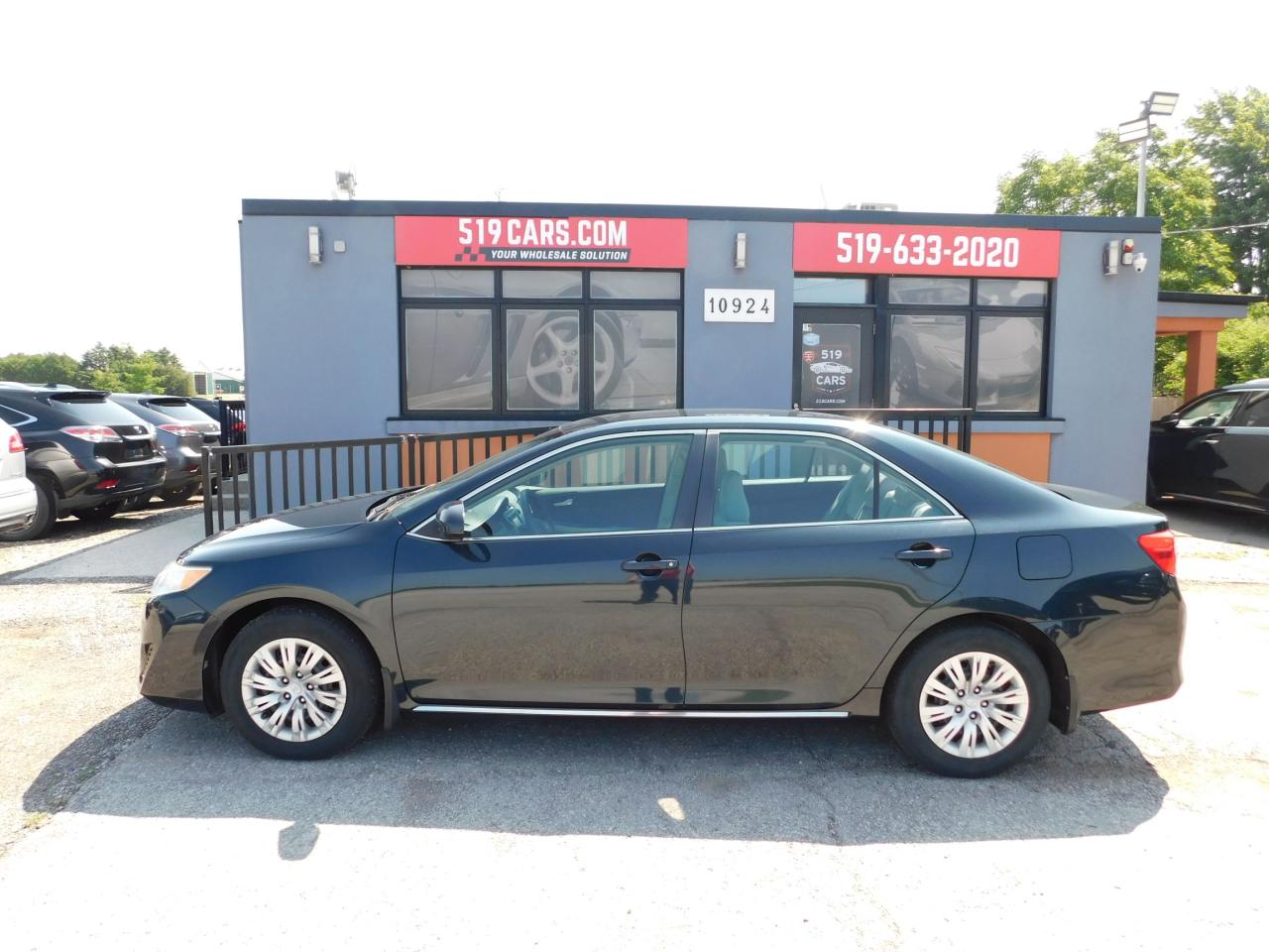 2014 Toyota Camry | Bluetooth | Backup Camera | Low Kms - Photo #1