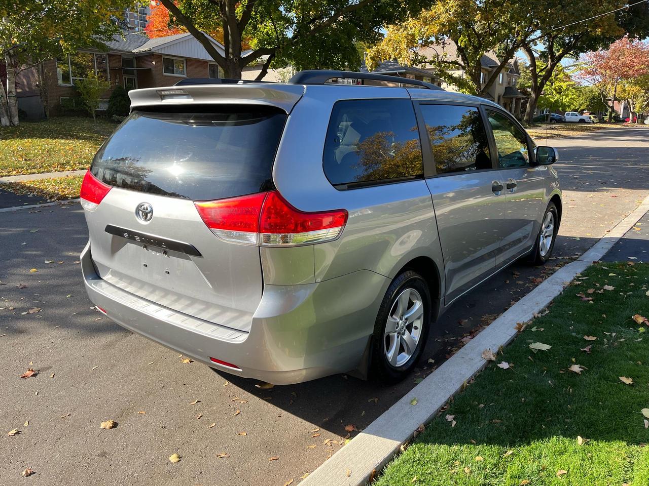 2013 Toyota Sienna  Photo