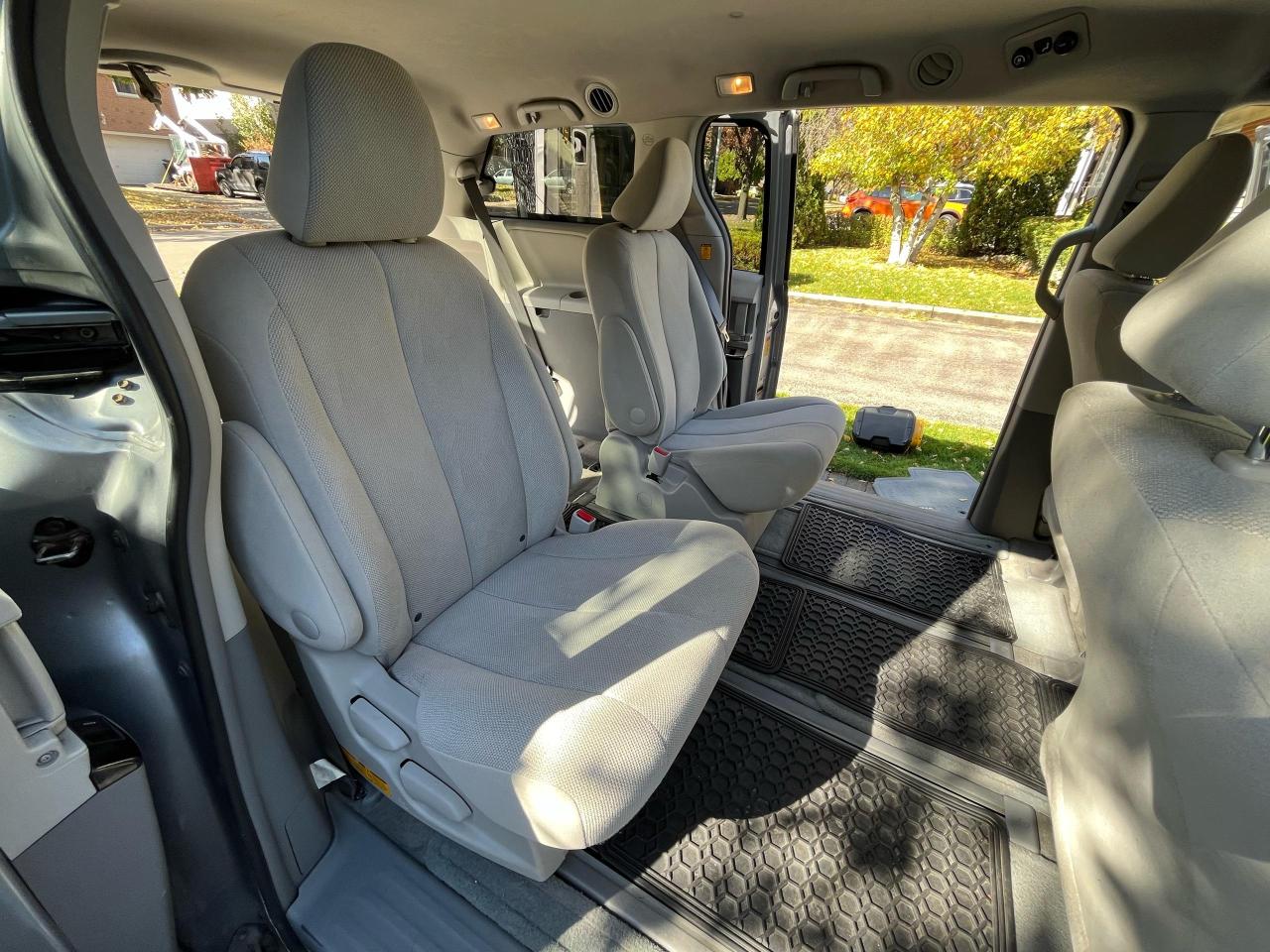 2013 Toyota Sienna  Photo4
