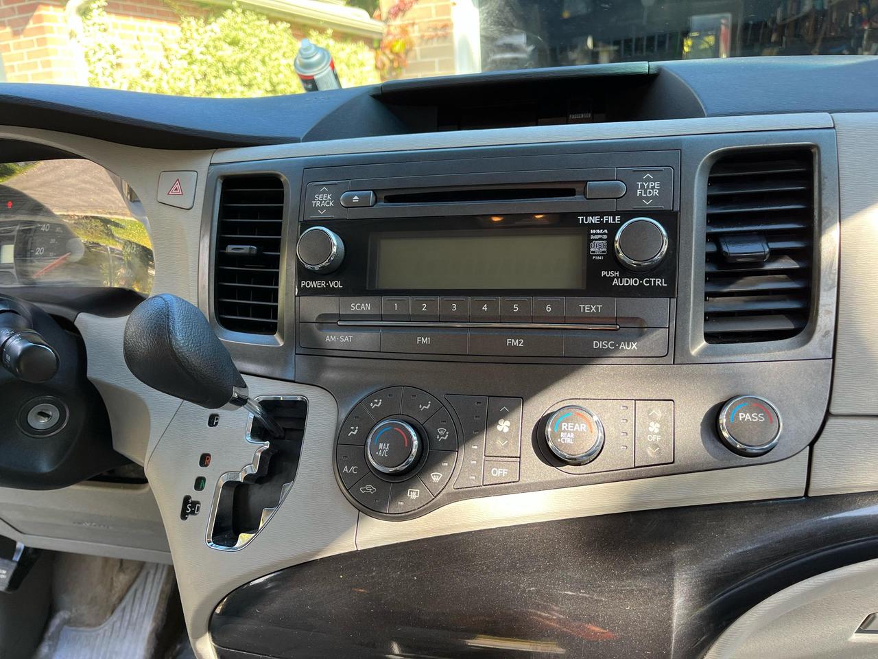 2013 Toyota Sienna  Photo