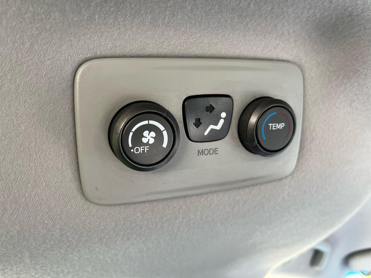 2013 Toyota Sienna  Photo
