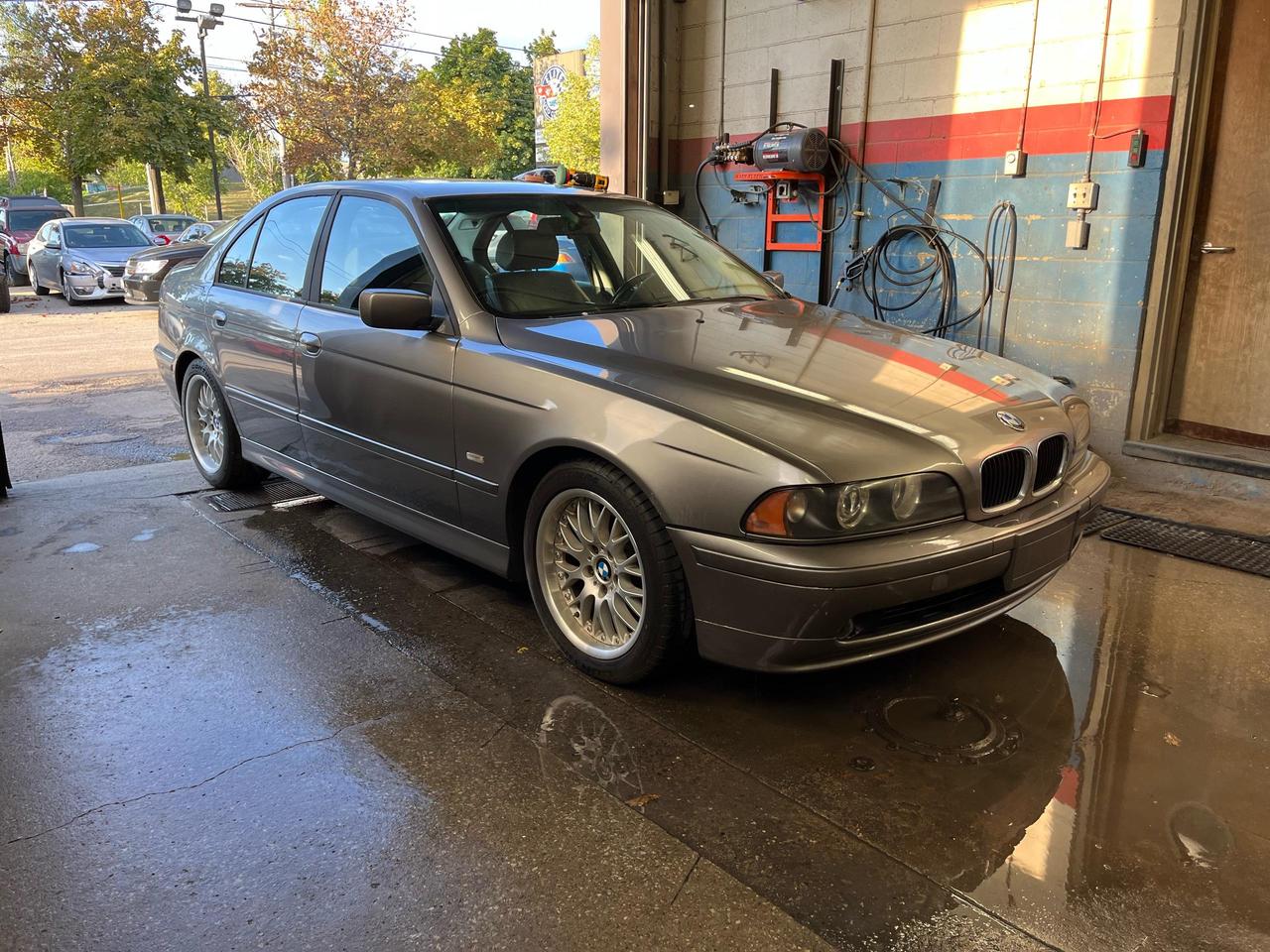 2002 BMW 5 Series 530iA Sport Photo