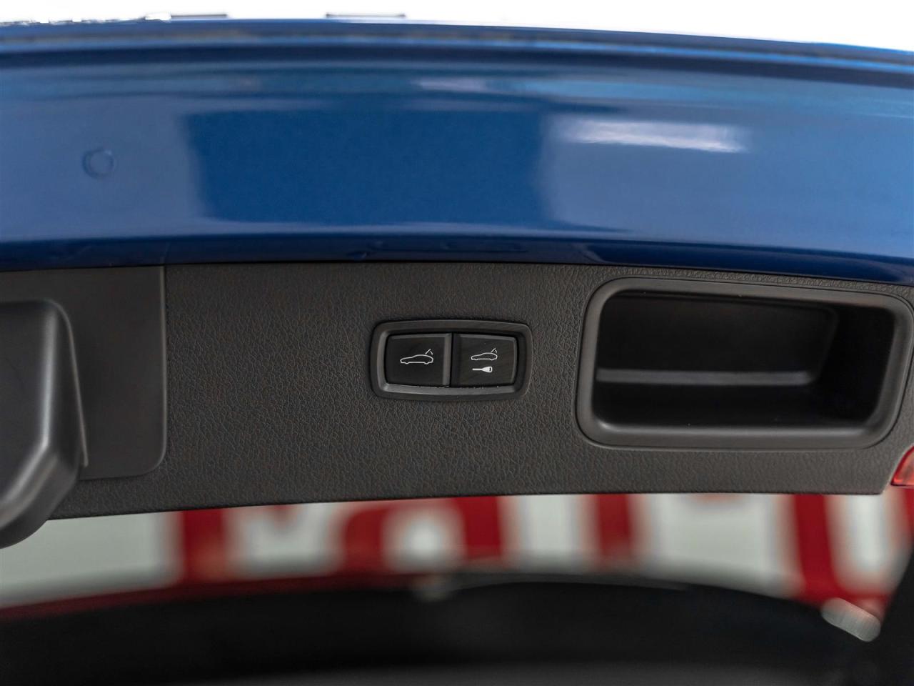 2018 Porsche Macan $267 BI WEEKLY $2500 DOWN| PREMIUM PLUS|BLINDSPOT|LANE DEPART|BOSE|PANO|LOADED Photo