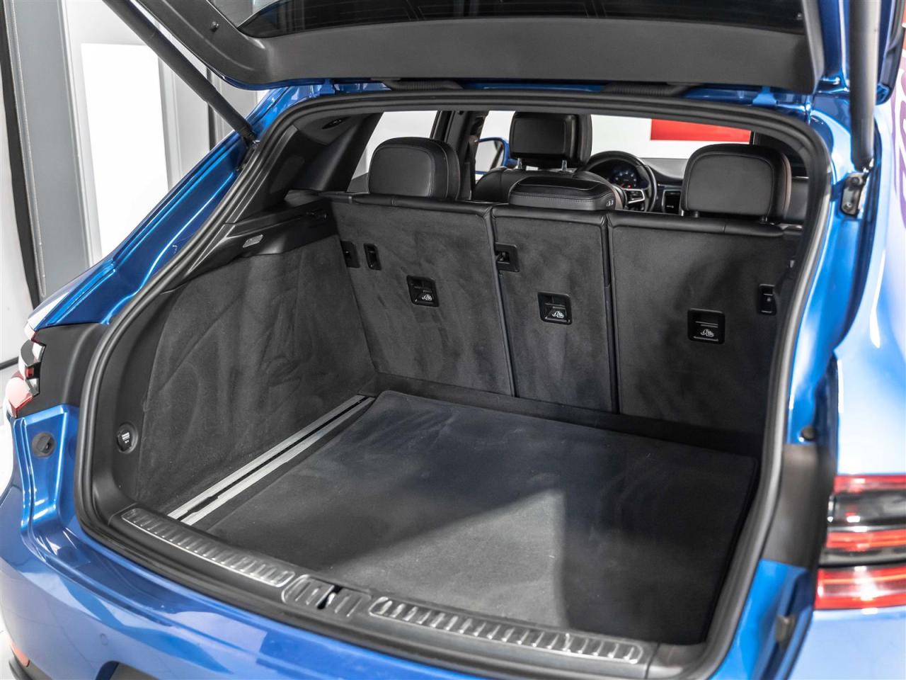 2018 Porsche Macan $267 BI WEEKLY $2500 DOWN| PREMIUM PLUS|BLINDSPOT|LANE DEPART|BOSE|PANO|LOADED Photo