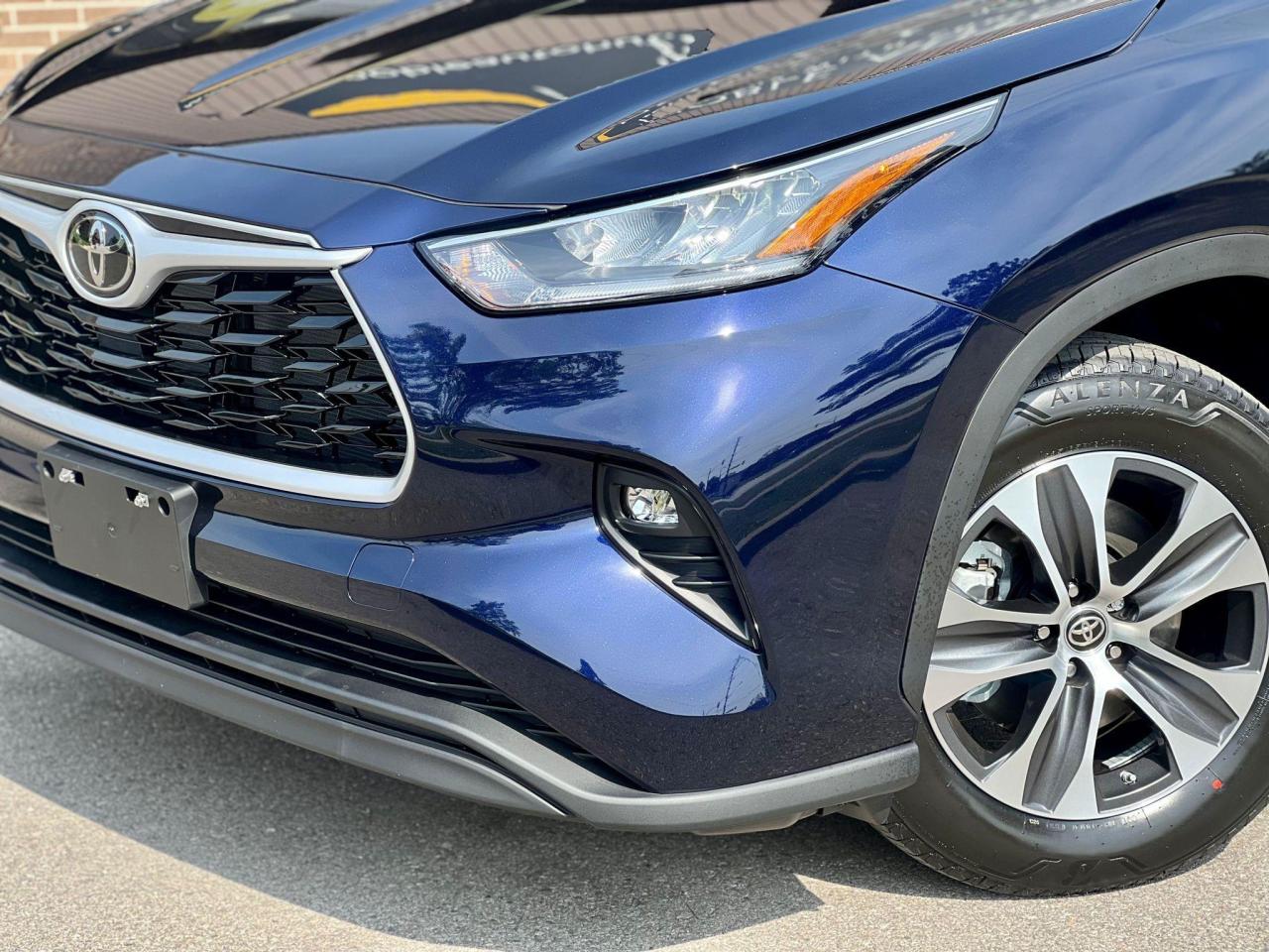 2023 Toyota Highlander XLE Photo2