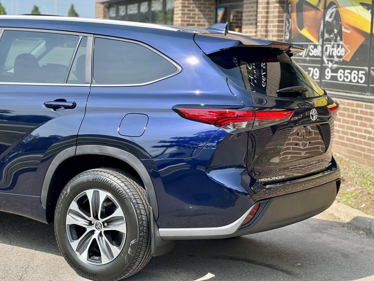 2023 Toyota Highlander XLE Photo3