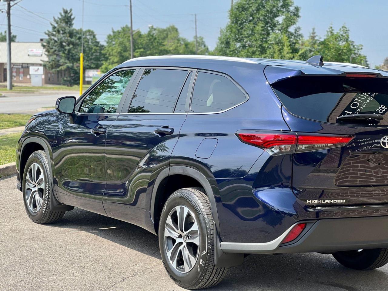 2023 Toyota Highlander XLE Photo4