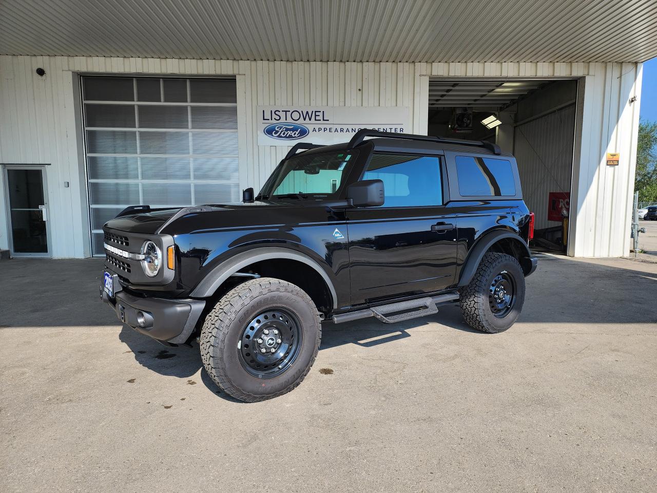 2023 Ford Bronco Black Diamond Photo0