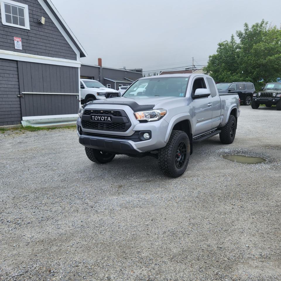 2016 Toyota Tacoma 4WD Access Cab V6 Auto SR5 Photo1
